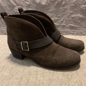 UGG BOOTIES SIZE 11